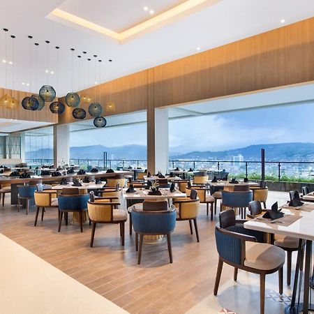 Holiday Inn Lampung Bukit Randu By Ihg Bandar Lampung Exterior photo